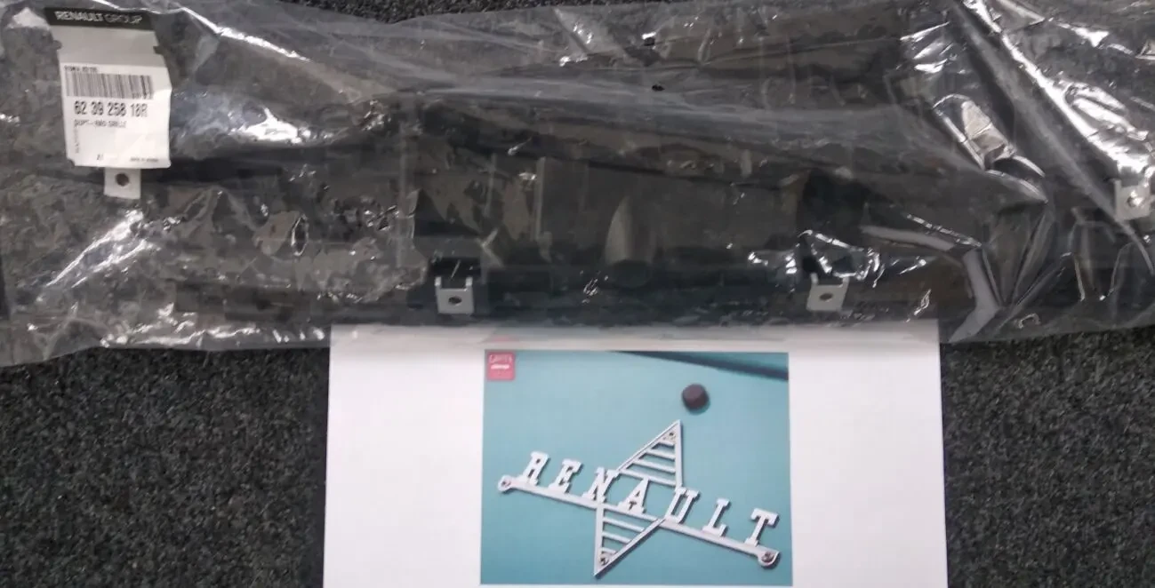 623925818R Renault Кронштейн решітки радіатора KOLEOS (бампера) 2