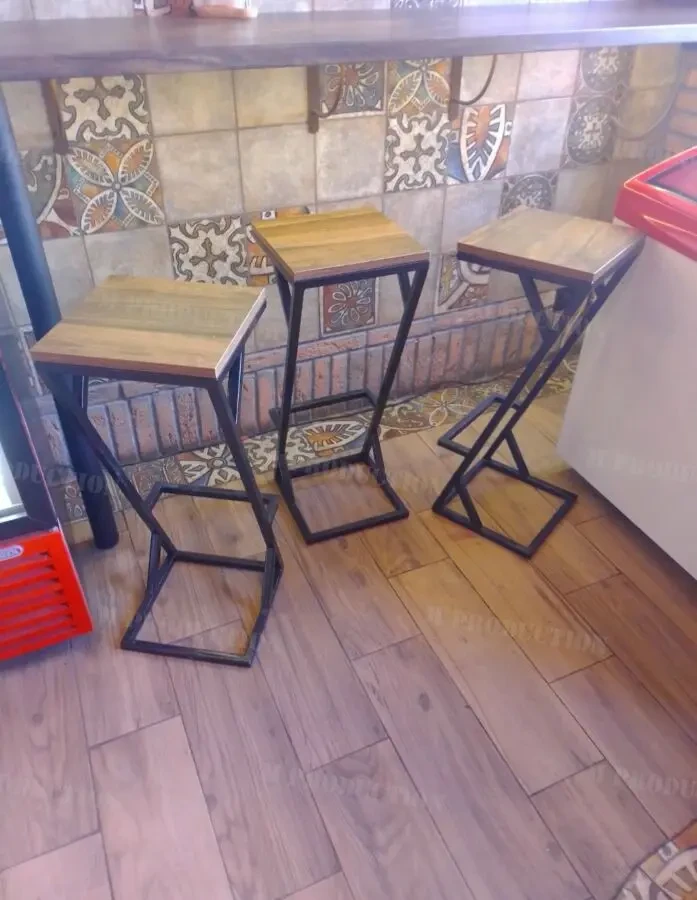 Стильные лофтовые стулья.