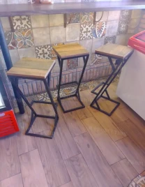 Стильные лофтовые стулья.