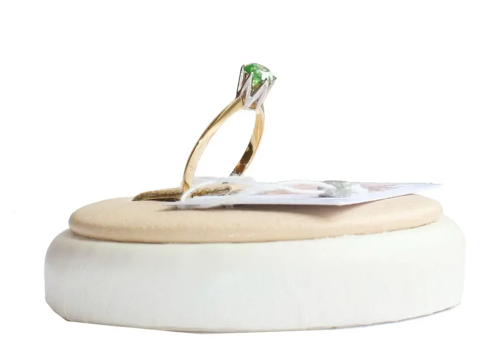 Золотое кольцо Infinity с зеленым бриллиантом 0, 51 карат. Эксклюзив 10