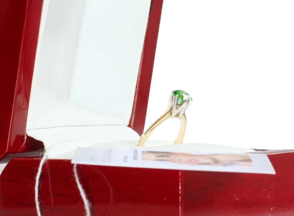 Золотое кольцо Infinity с зеленым бриллиантом 0, 51 карат. Эксклюзив 2