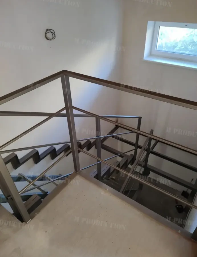 Лестница на ломанном косоуре 3