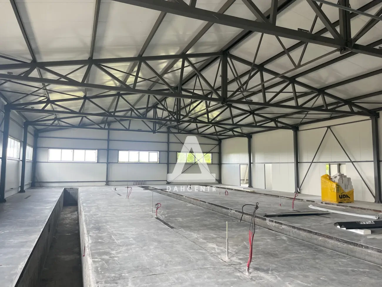 Тепла будівля 18х36х6 обшита сендвіч панелями під замовлення 3