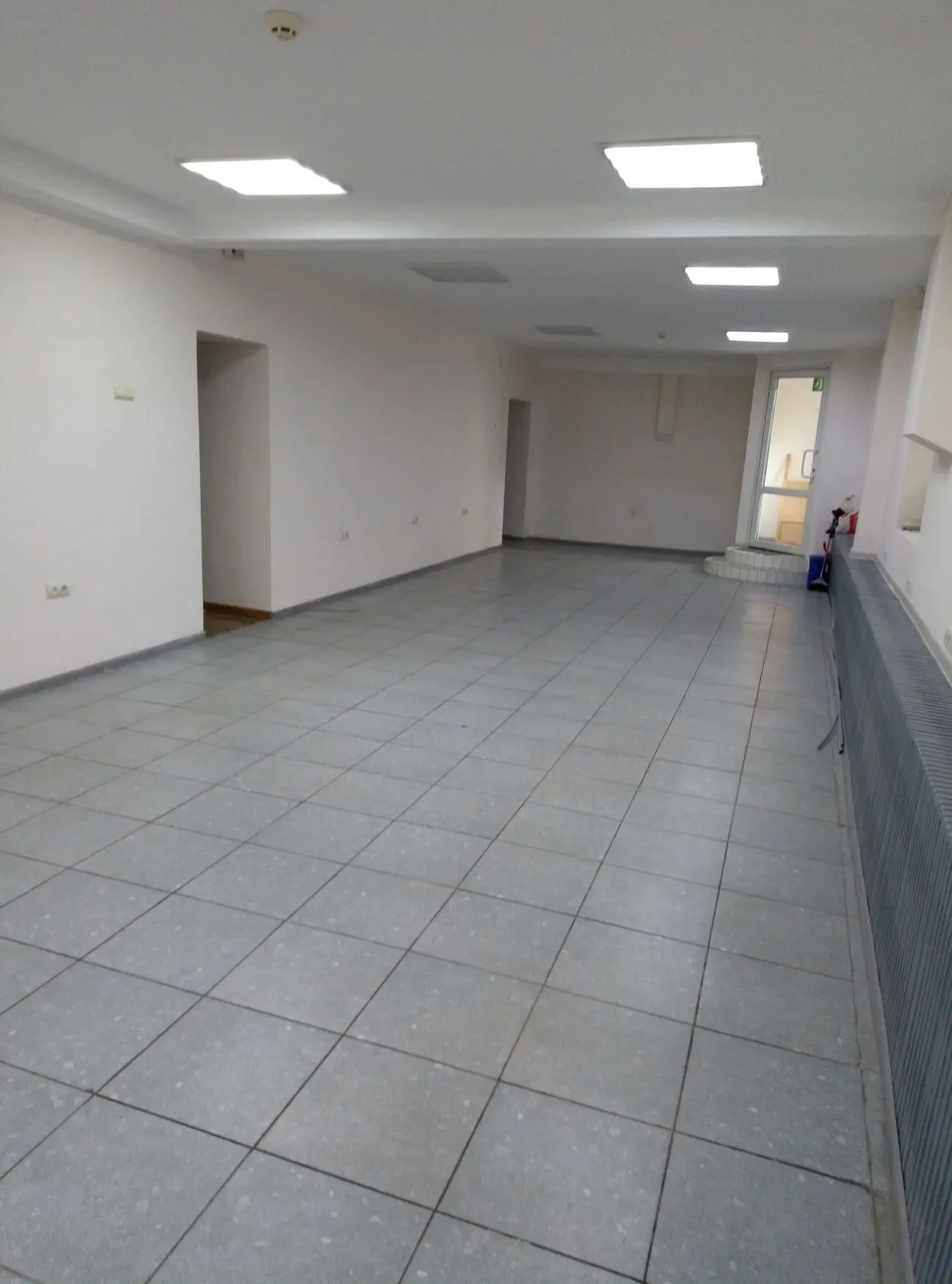 Продажа нежилого помещения в цокольном этаже в центре 4