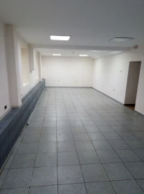 Продажа нежилого помещения в цокольном этаже в центре