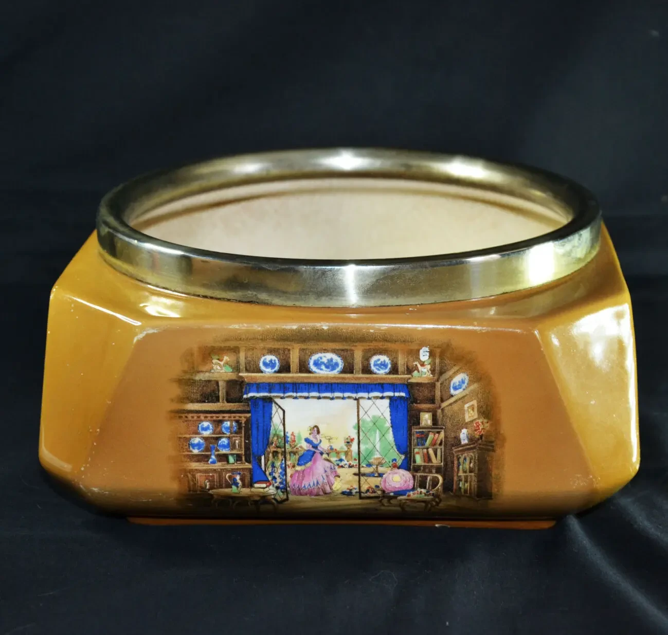 Антикварная квадратная ваза 3