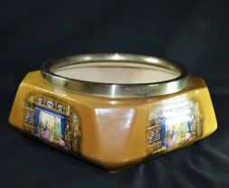 Антикварная квадратная ваза