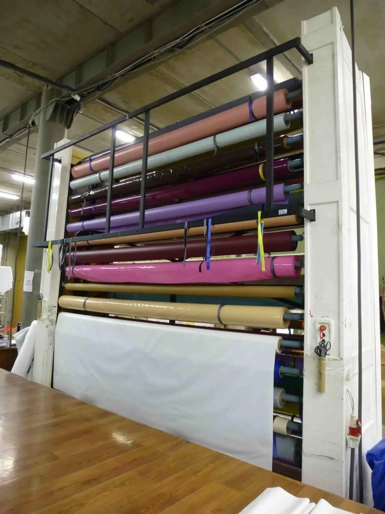 Стеллажи для рулонов.Патерностеры.Торговое оборудование. 4