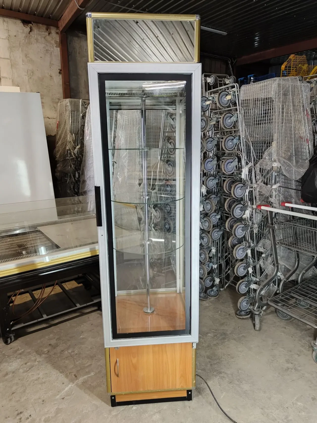 Кондитерська холодильна шафа-вітрина, холодильна вітрина 3