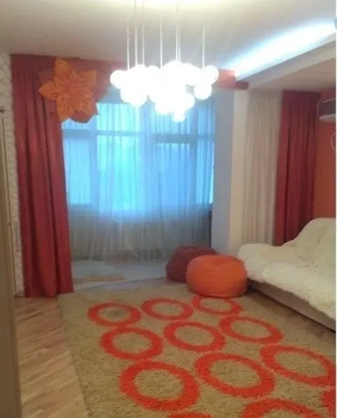 Продам 3-х комнатную квартиру с ремонтом. Центр.