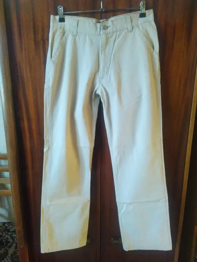 Новые мужские джинсы - 2 dvd диска с фильмами в подарок.