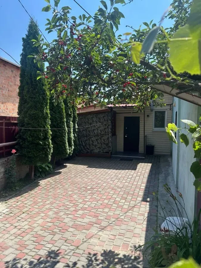 Продам частину будинку в центрі Рівного