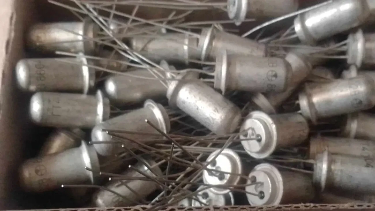 Транзистор ГТ402