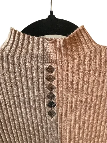 Джемпер жіночий з аплікацією бежевий новий 3