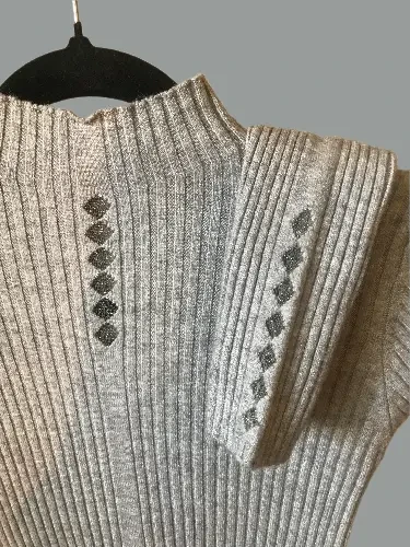 Джемпер жіночий з аплікацією сірий новий 4