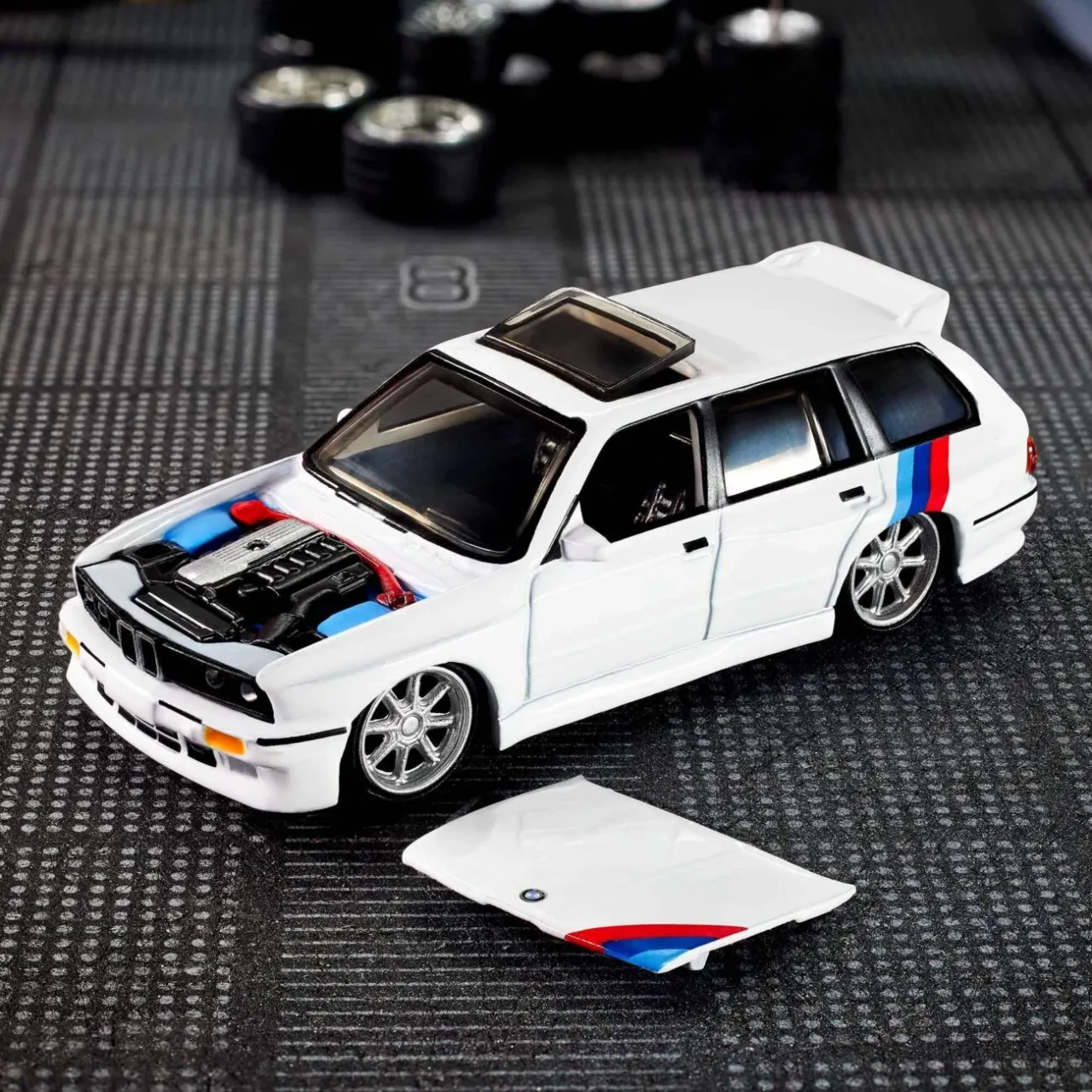 Hot Wheels Elite 64 1990 BMW 318i Touring New 6