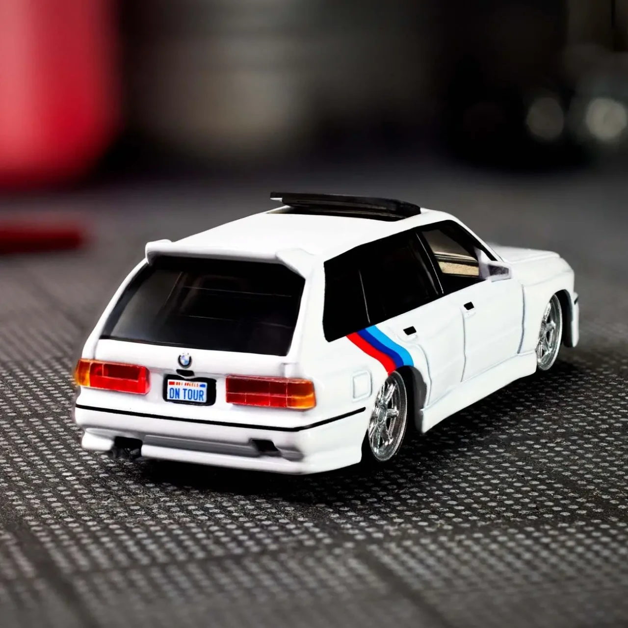 Hot Wheels Elite 64 1990 BMW 318i Touring New 4