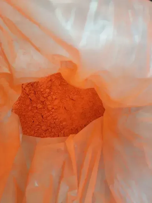 Сурик свинцевий. Суріковий порошок. Сурикова фарба.