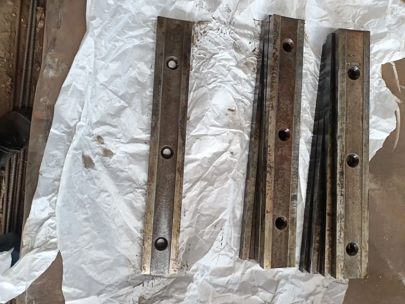 Продам запчасти на гильотину 6.3мм, пневмораспределитель, ножи, упор 4