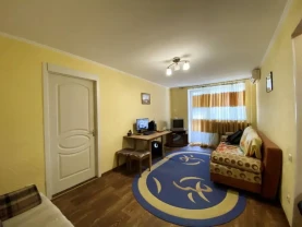 Продаю 2к.квартиру в Лісках, з технікою та меблями (1КП)