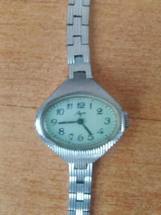 Наручные женские часы - Луч (ремонт).