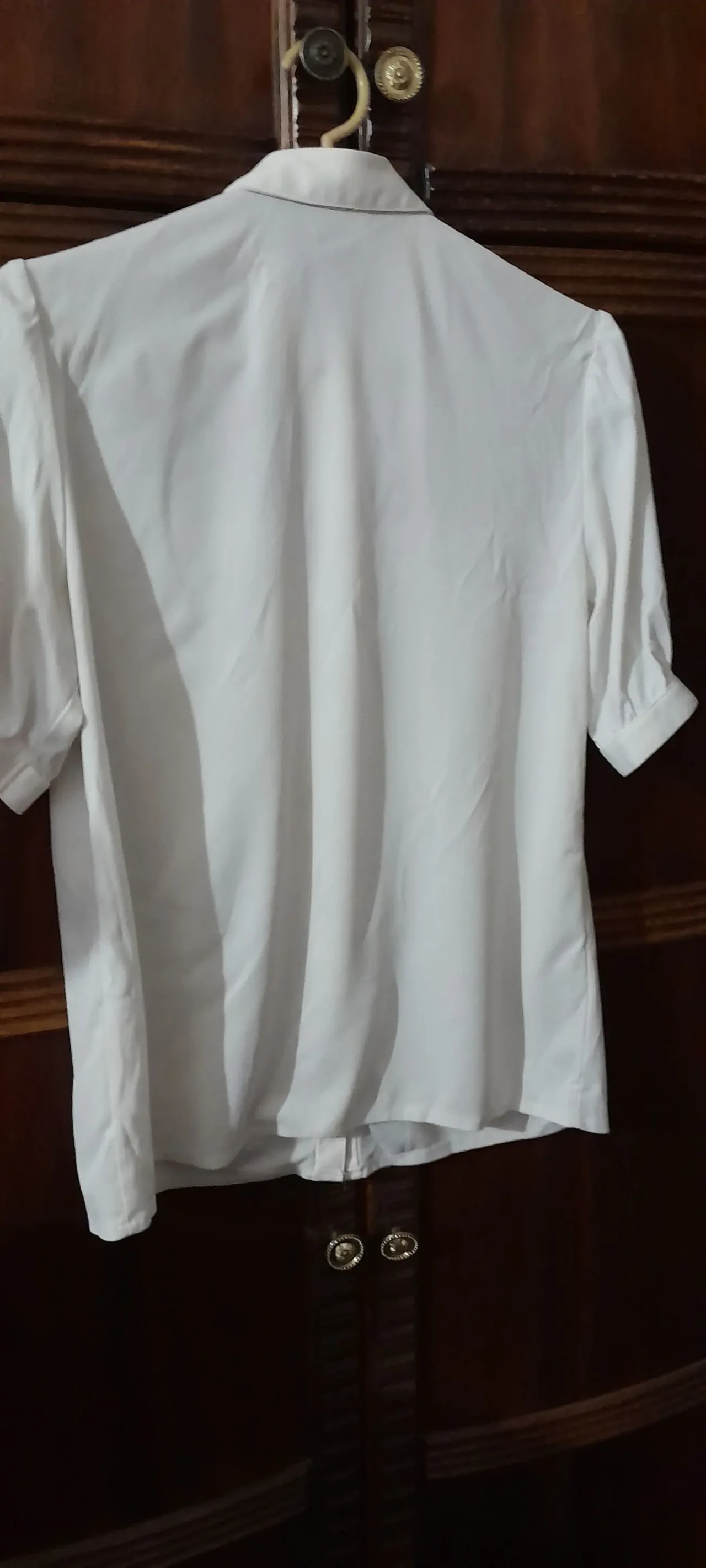 Классическая белая кофта на пуговицах. Сирия 8