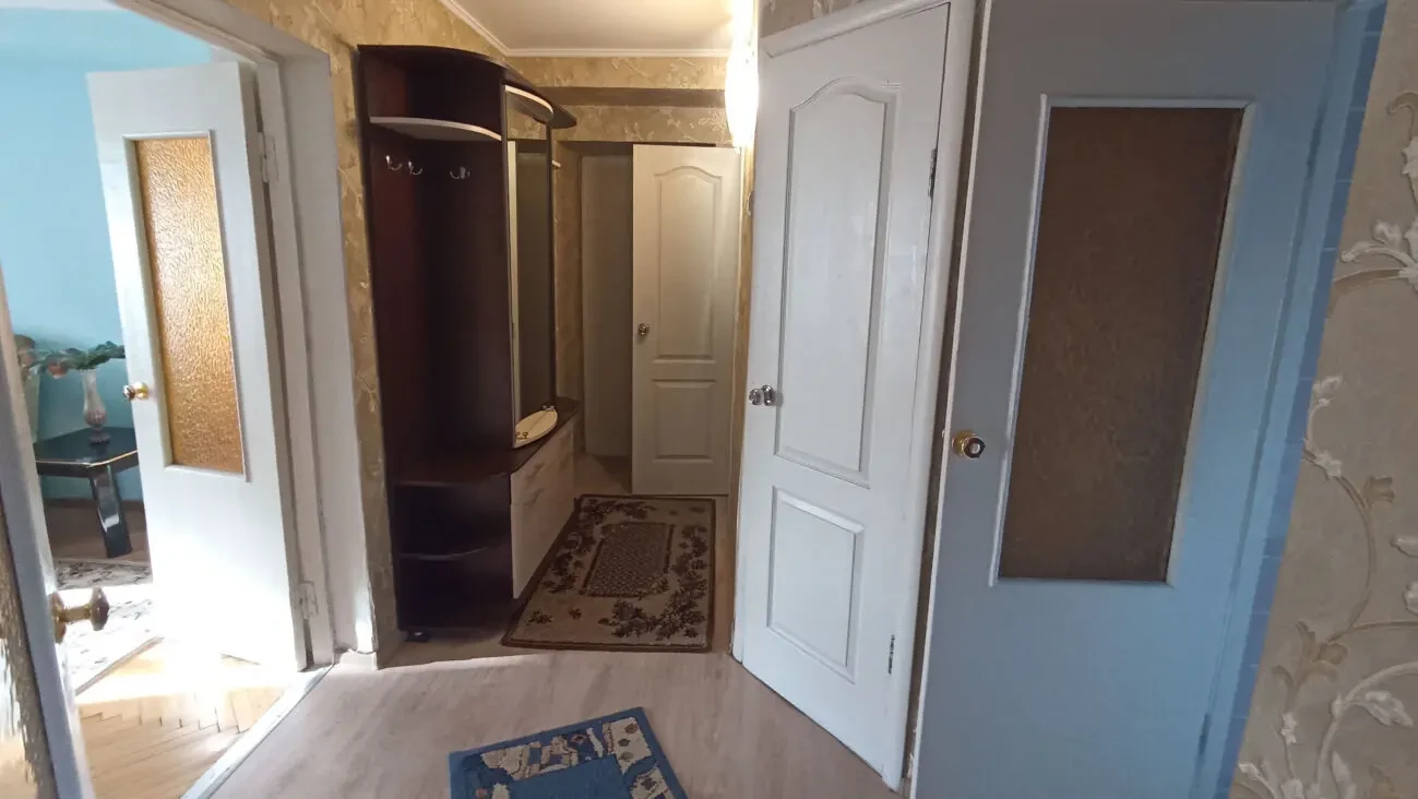 Оренда квартири з трьома спальнями в центрі Києва поруч з метро 10