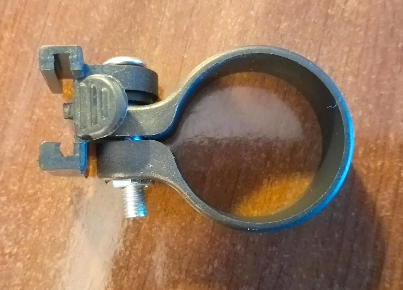 Зажим на руль велосипеда, самоката и т.д.