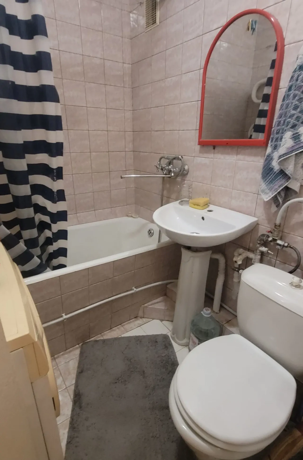 Здам 3-кімнатну квартиру недорого біля метро Бот. сад 8