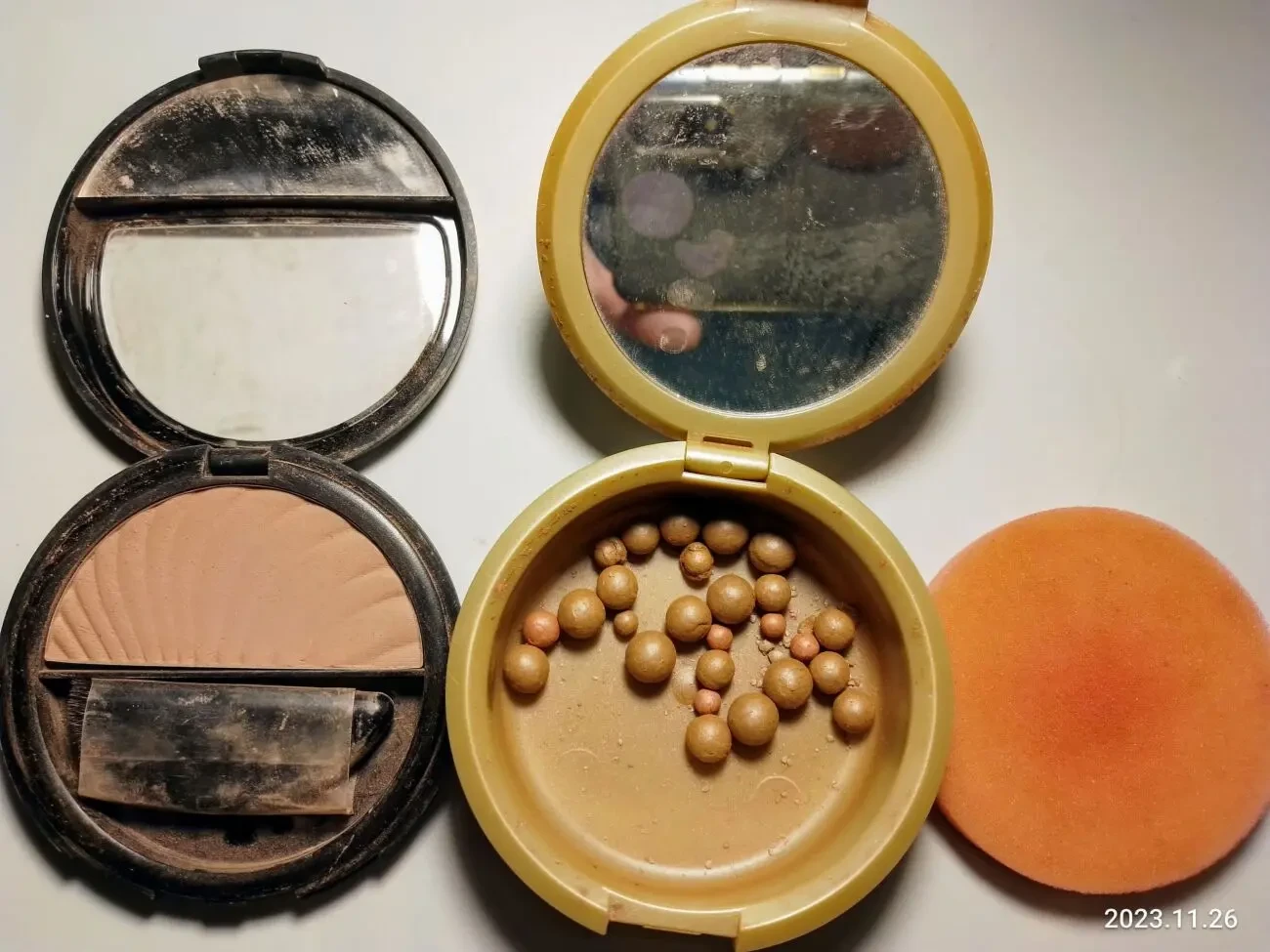 Румяна бронзовые компактные, бежевые шарики блеск. декоративка. торг