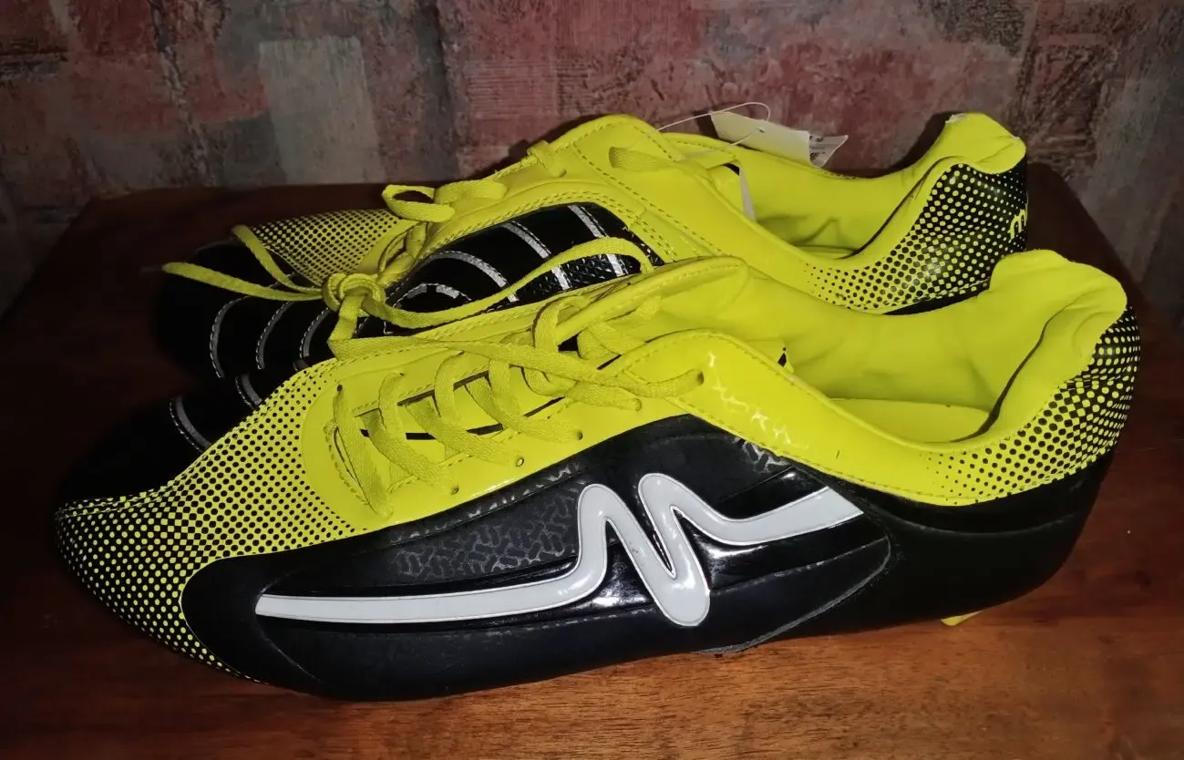 Футбольные бутсы Mitre