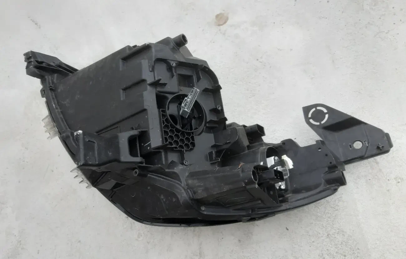 Peugeot 208 Peugeot 2008 Фара правая 9841641980 4