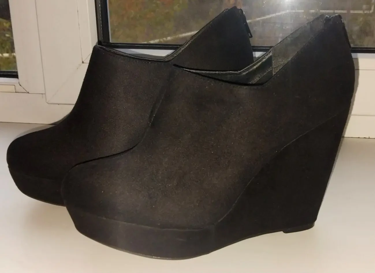 Замшевые полусапожки