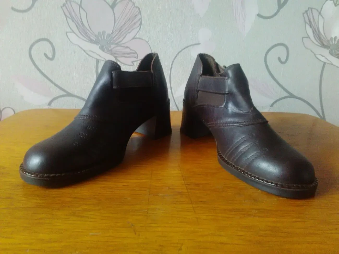 Новые,женские,кожаные коричневые туфли на каблуке-3 диска DVDв подарок 2