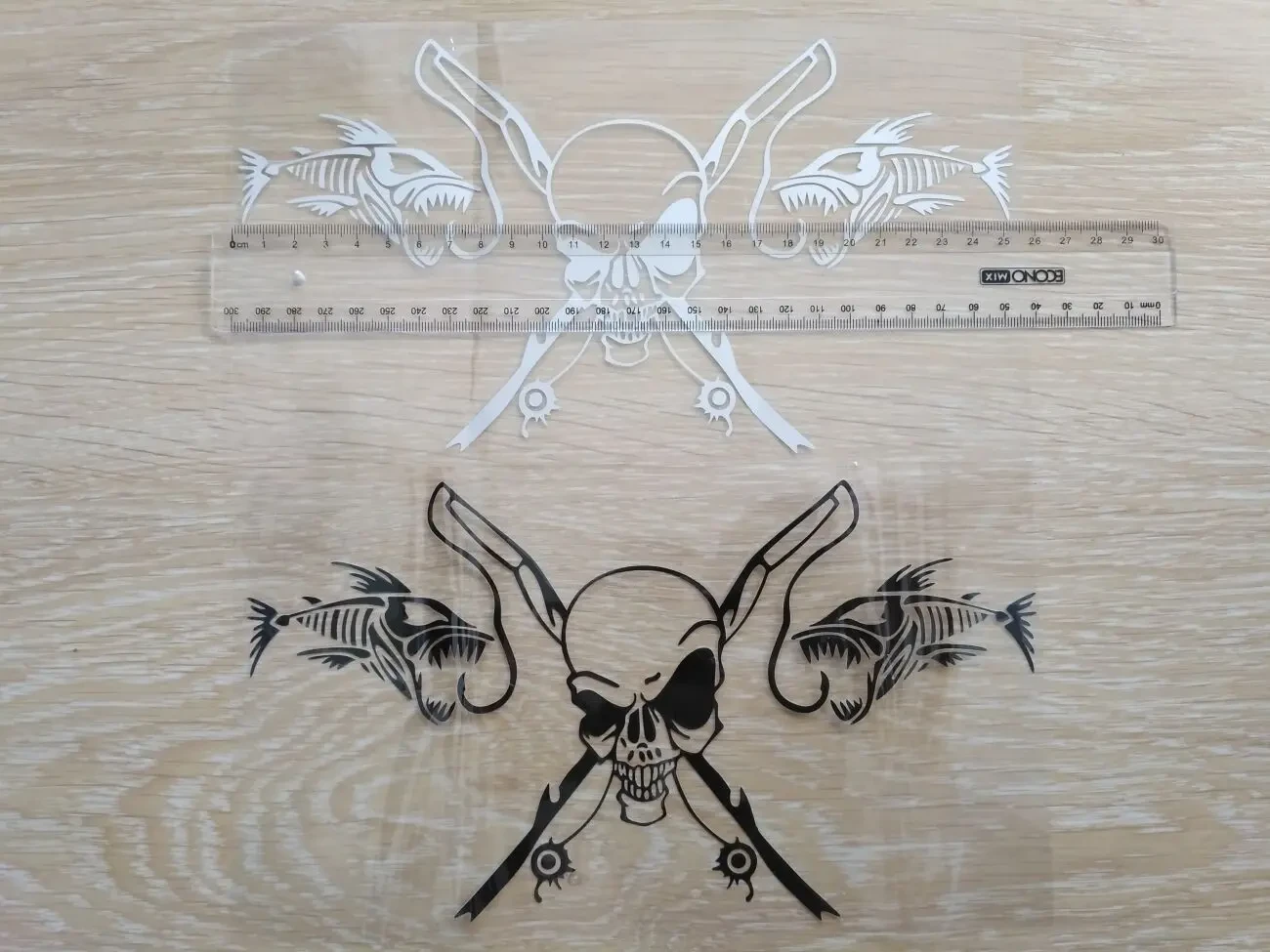 Наклейка на авто Рыбаловный череп Чёрная, Белая светоотражающая 4