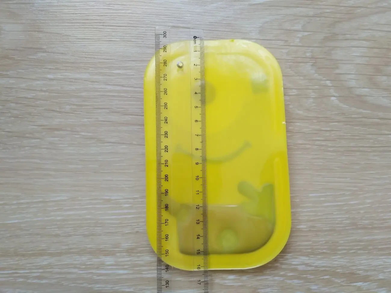 Коврик анти скользящий Миньон с бортиком на торпеду авто 5