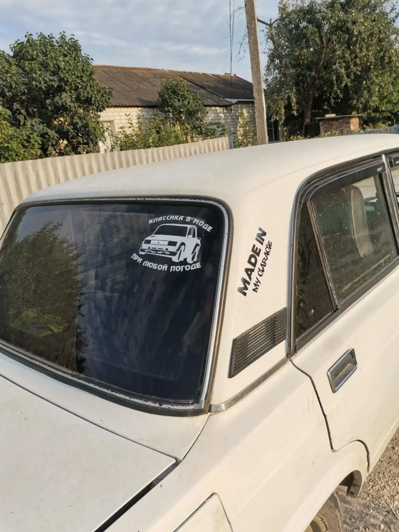 Наклейка на авто Made In My Garage Чёрная ,Белая светоотражающая 5