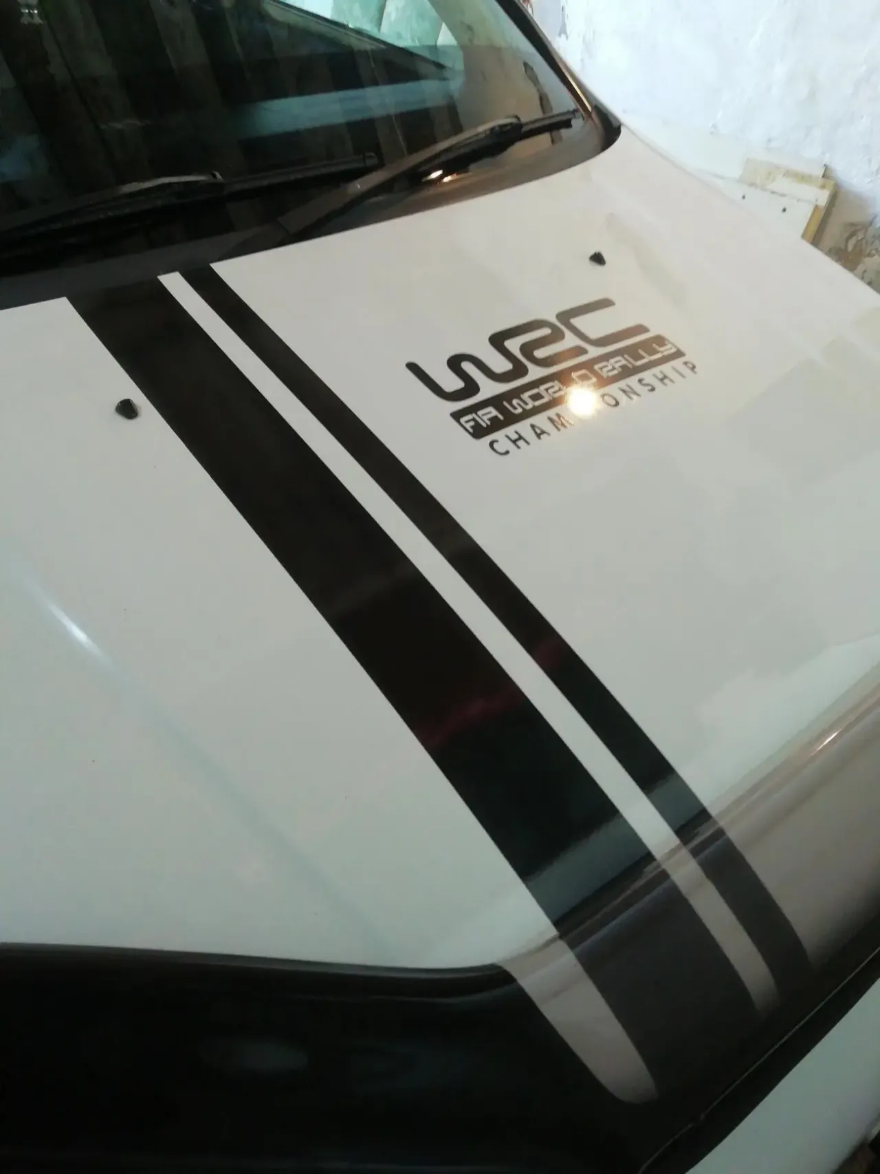 Наклейка на авто на капот две полосы Wrc Белая 8