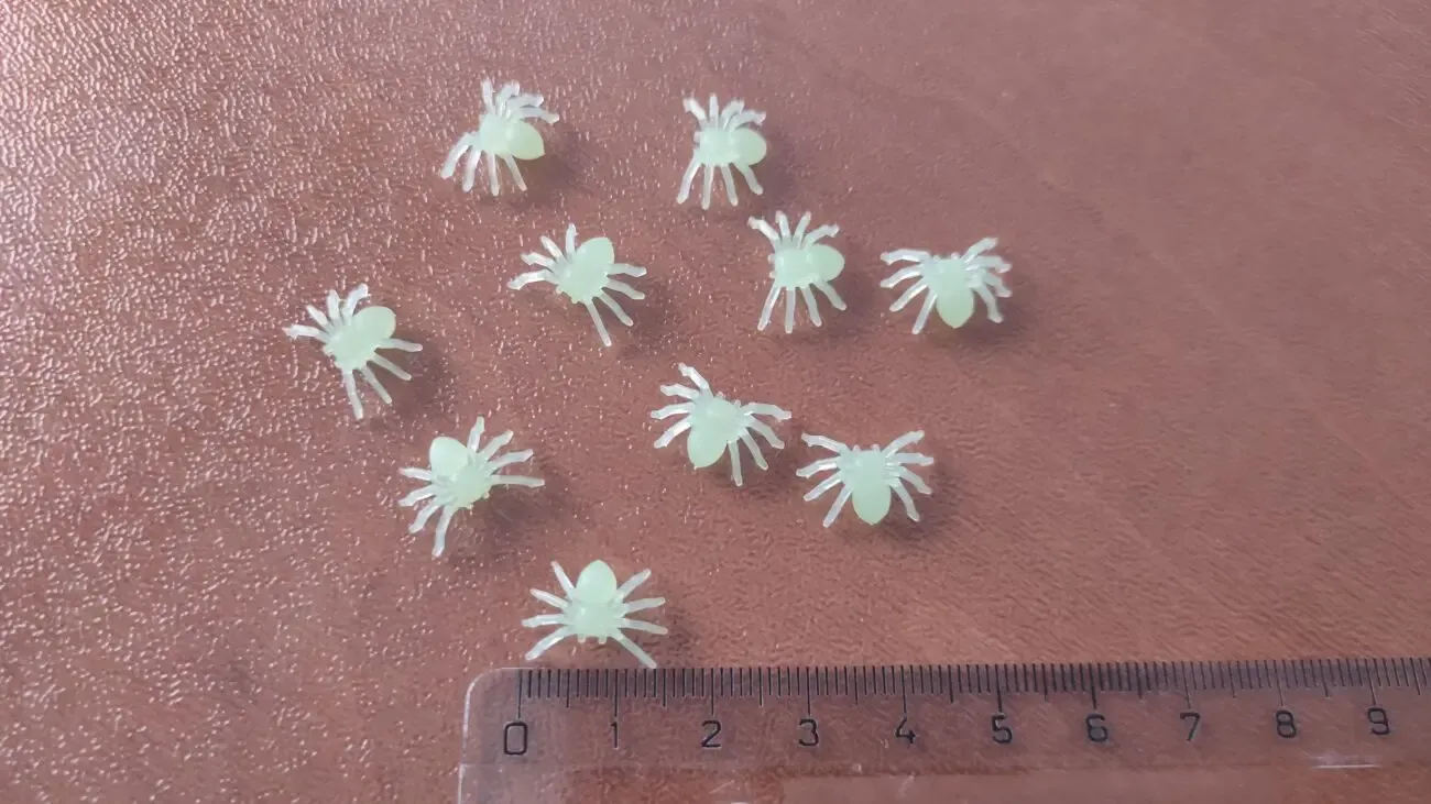 Паучки Белые фосфорные для хэллоуина пластмассовые 10 шт 2