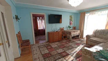 Оренда квартири з трьома спальнями в центрі Києва поруч з метро