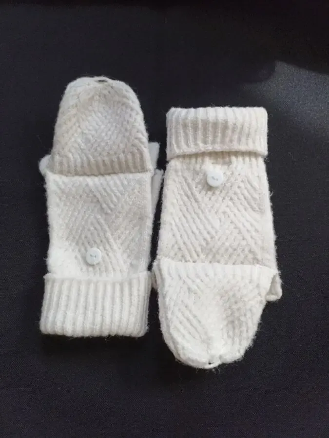 Peacocks Теплые женские перчатки митенки молочные 3