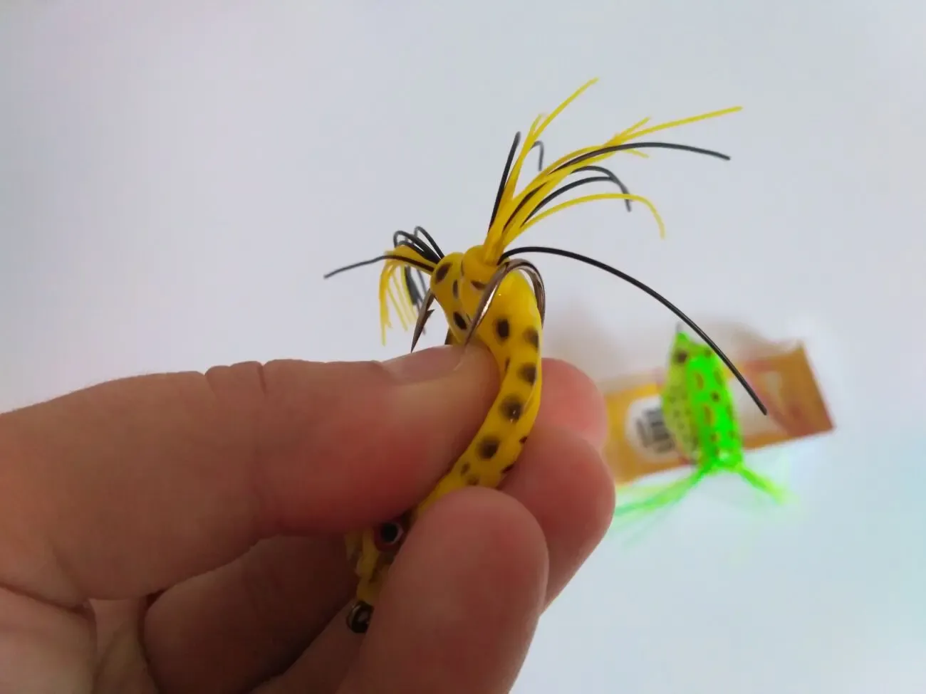 Лягушка незацепляйка на щуку с хвостиком 7 гр 5