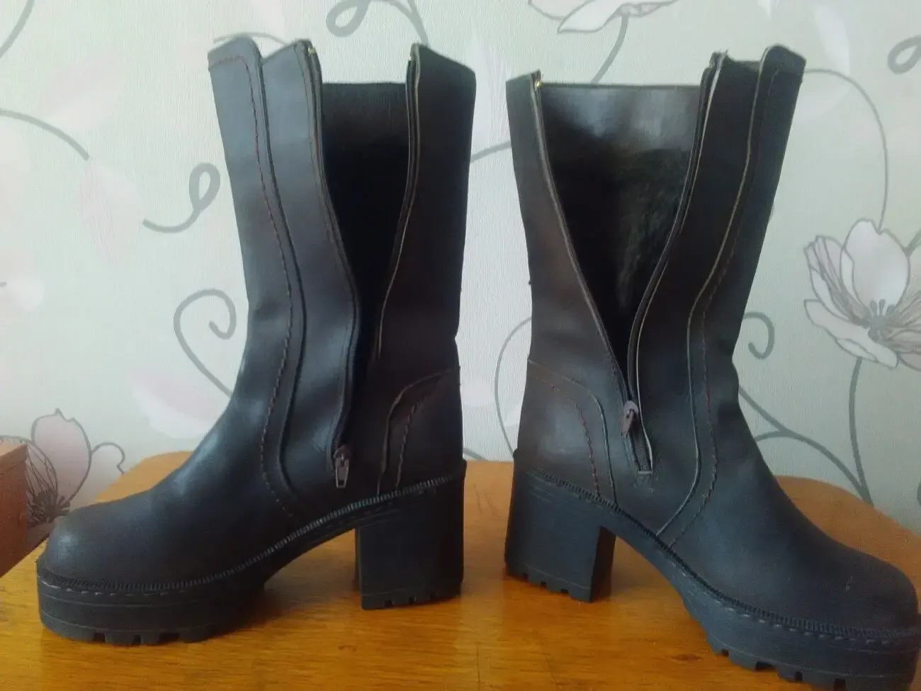 Женские, новые, кожаные на меху ботинки - 3 dvd диска в подарок. 2