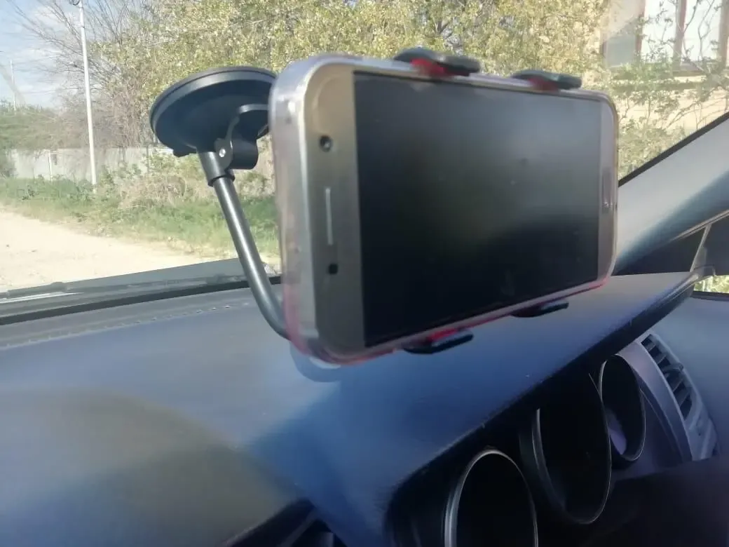 Держатель телефона на лобовое стекло авто тип Прищепка 2 4