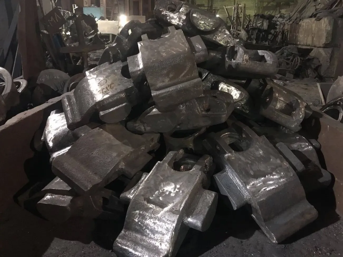 Чавунний та сталеві деталі, що виконуються за технологіями ЛГМ та ХТС 6