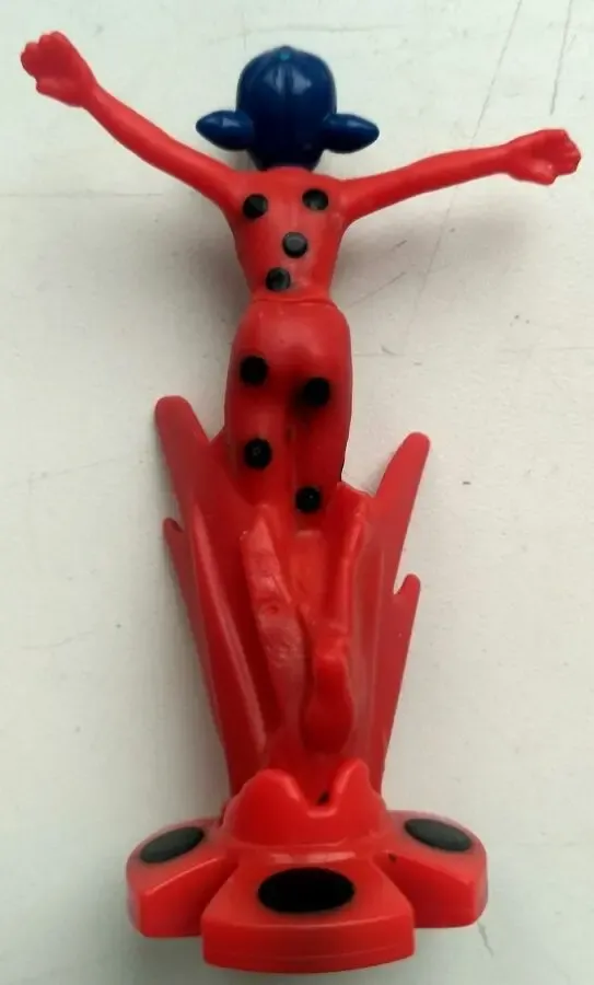 Игрушка киндер сюрприз фигурка красная Леди Баг 3