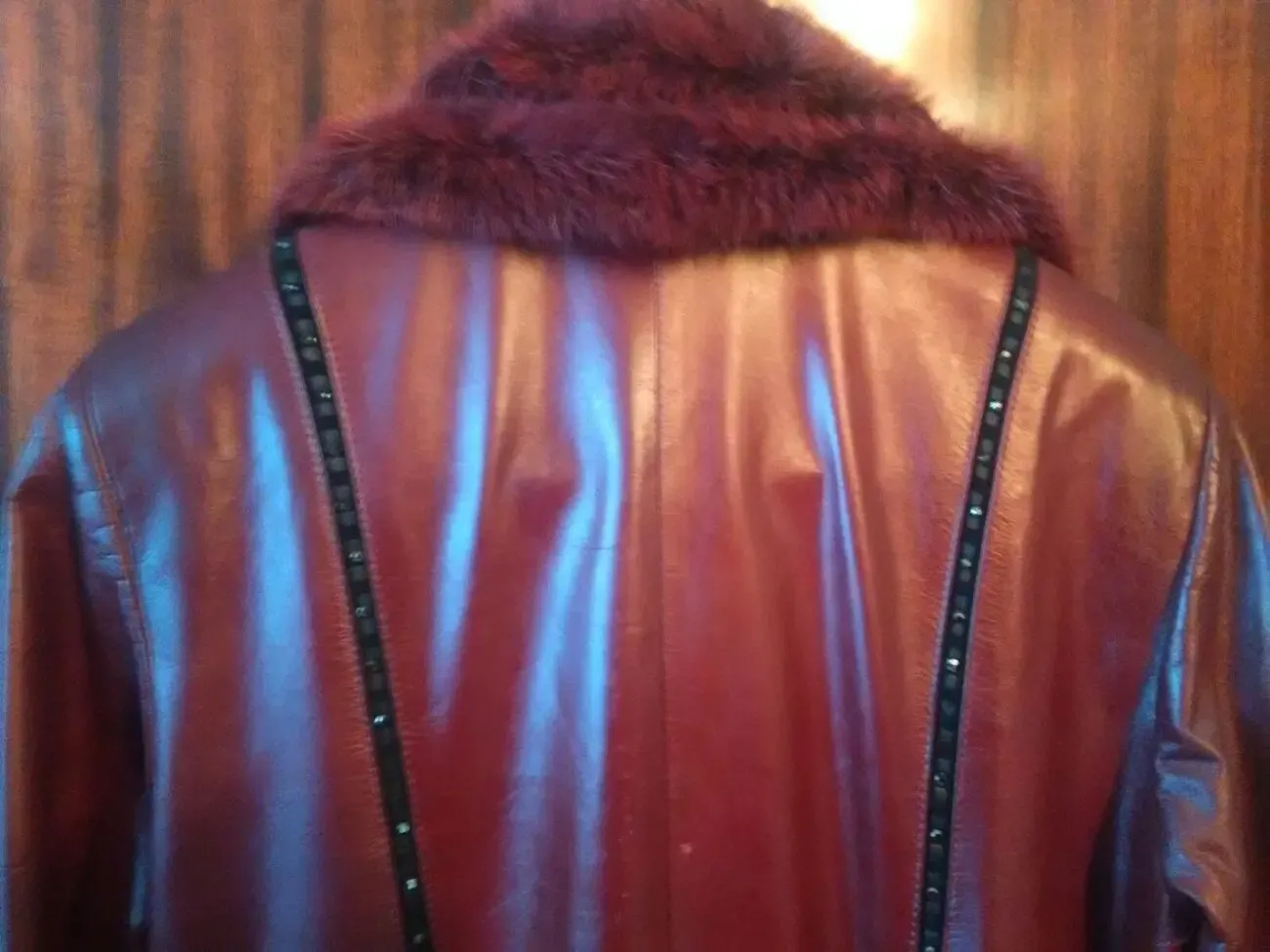 Женское кожаное, бордовое пальто - 20 dvd дисков в подарок. 4