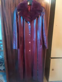 Женское кожаное, бордовое пальто - 20 dvd дисков в подарок.