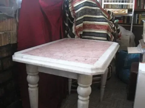 Мармуровий стіл