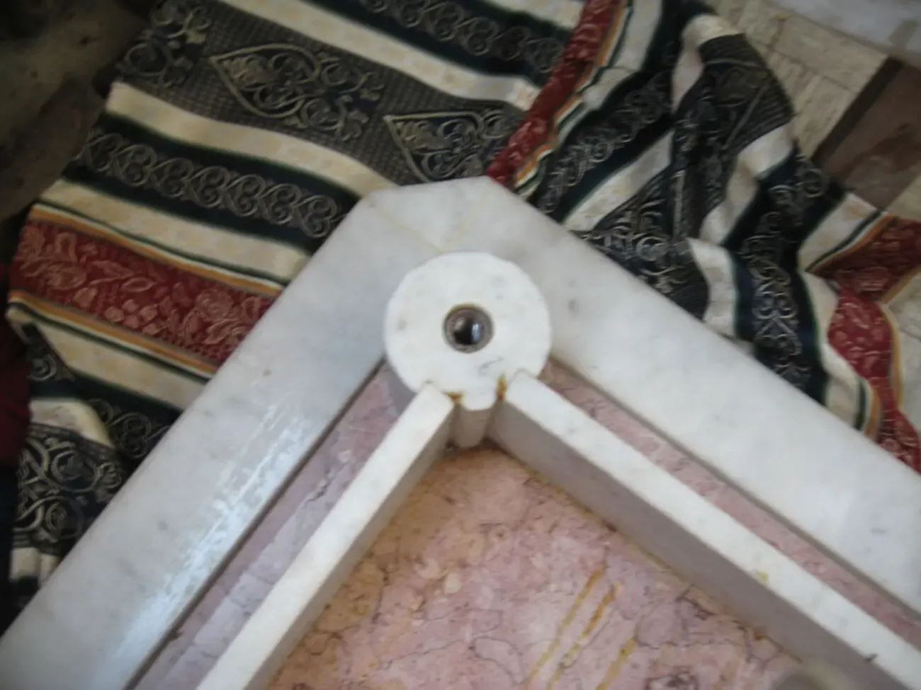 Мармуровий стіл 8